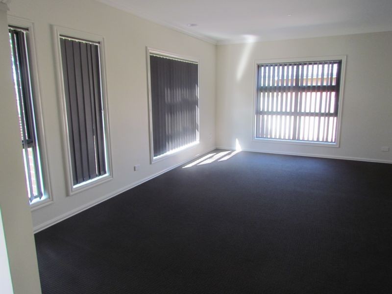 1/25 Henty Street, Pakenham VIC 3810