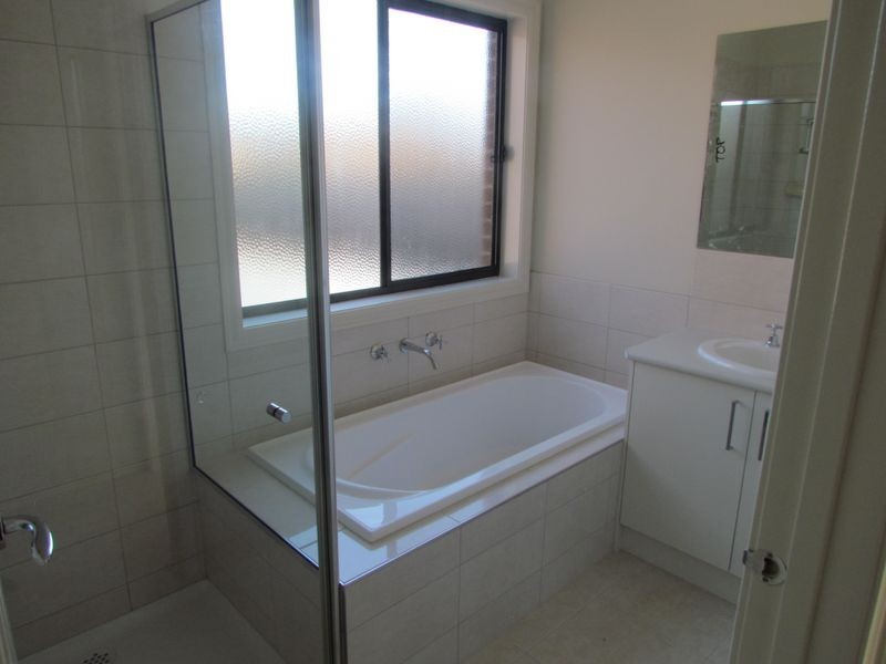 1/25 Henty Street, Pakenham VIC 3810