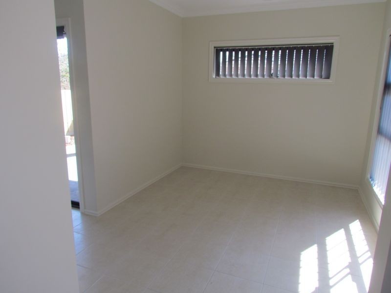 2/25 Henty Street, Pakenham VIC 3810