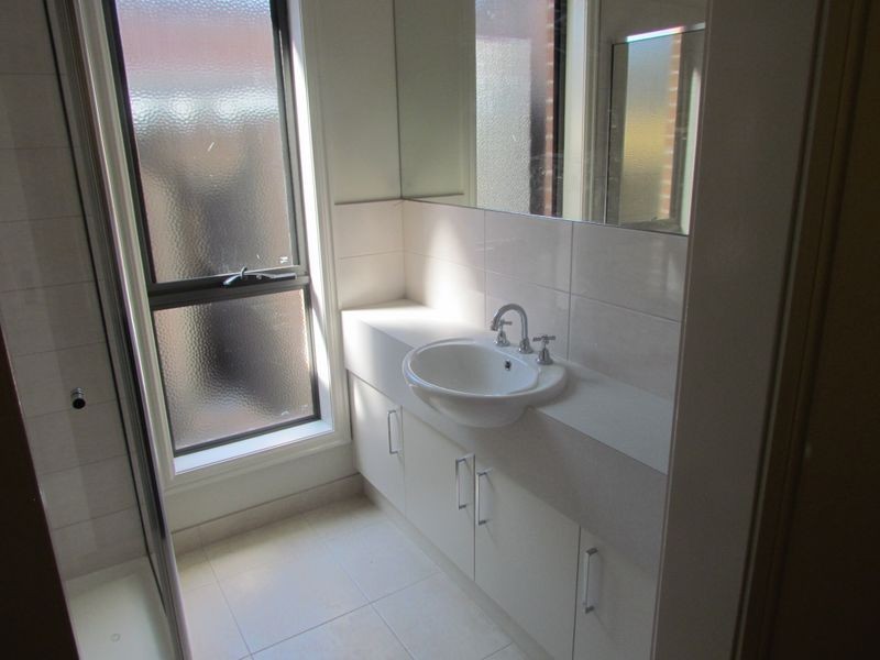 2/25 Henty Street, Pakenham VIC 3810