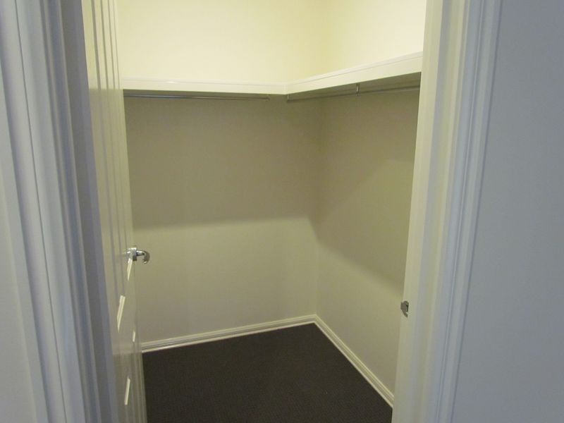 2/25 Henty Street, Pakenham VIC 3810