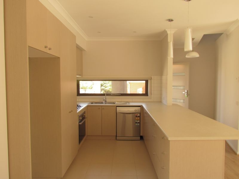 2/8 Eurella Cres, Rowville VIC 3178