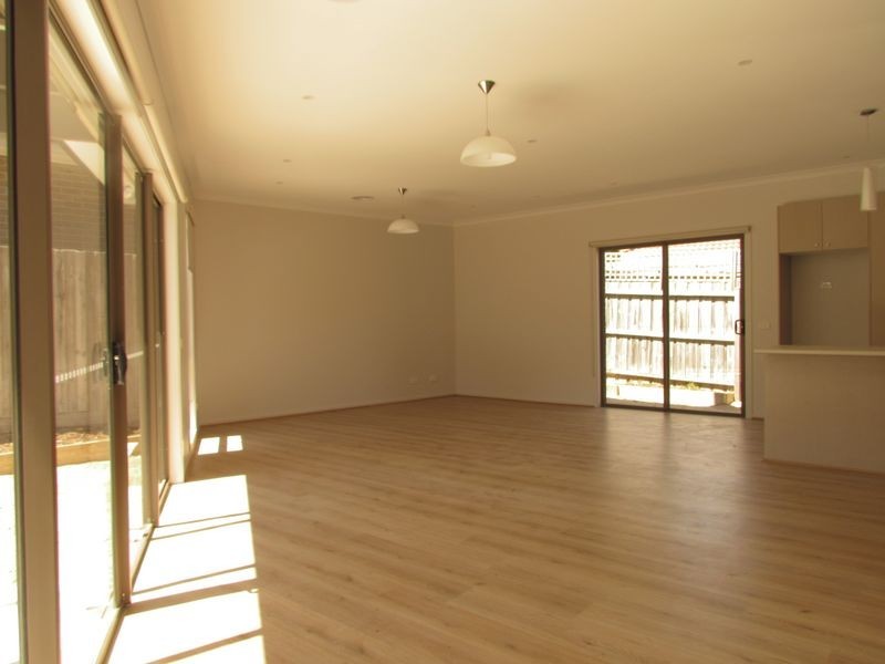 2/8 Eurella Cres, Rowville VIC 3178