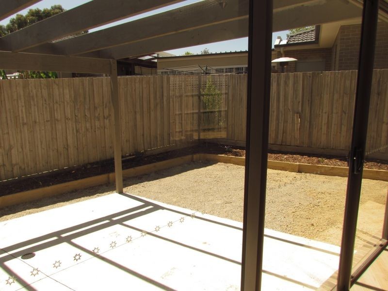 2/8 Eurella Cres, Rowville VIC 3178