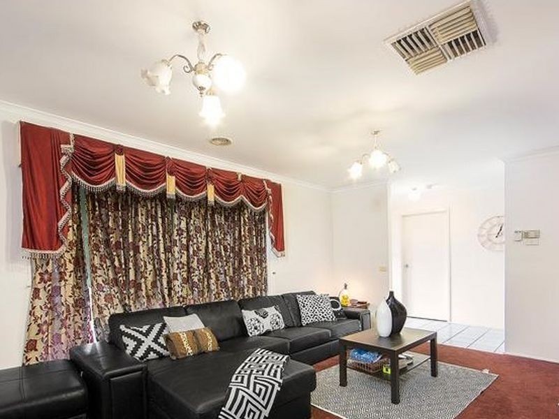 1 Kendall Dr, Narre Warren VIC 3805