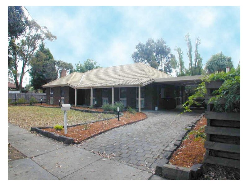 8 Blaxland Drive, Rowville VIC 3178