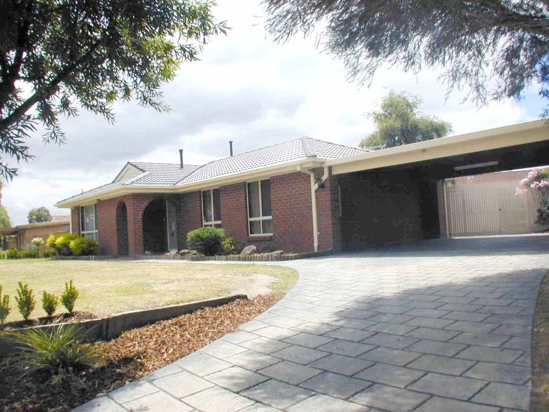 18 Burchall Crescent, Rowville VIC 3178