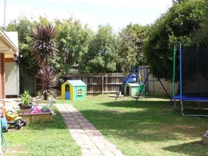 18 Burchall Crescent, Rowville VIC 3178
