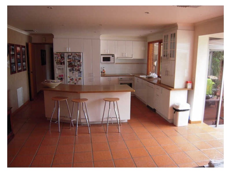 37 Whalley Drive, Wheelers Hill VIC 3150