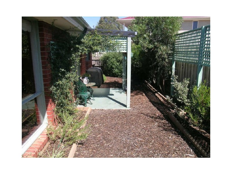 2/17 Gilligans Court, Rowville VIC 3178