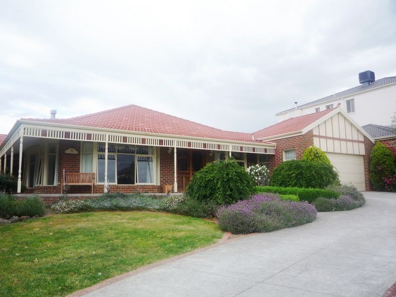 16 Rosewood Boulevard, Lysterfield VIC 3156