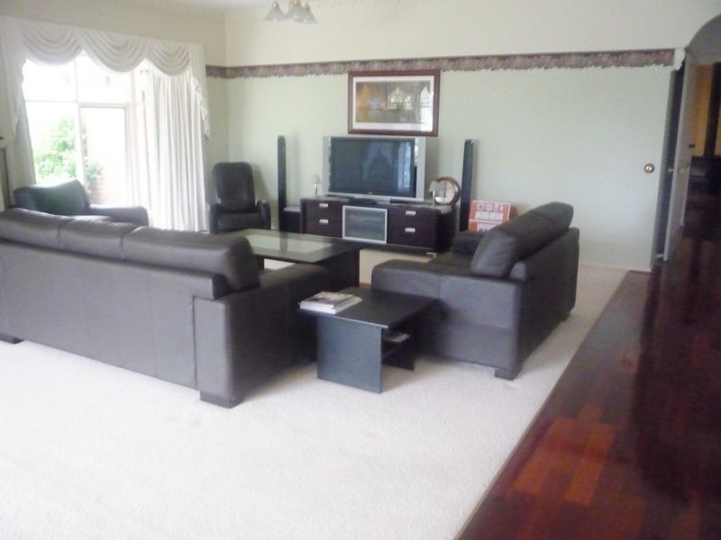 16 Rosewood Boulevard, Lysterfield VIC 3156