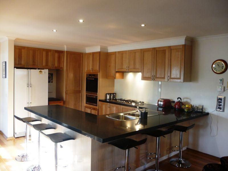 18 Severn Crescent, Rowville VIC 3178