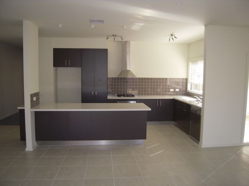 16 Braeburn Parade, Rowville VIC 3178