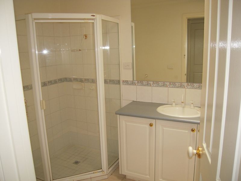 33 Botanic Walk, Mont Albert North VIC 3129