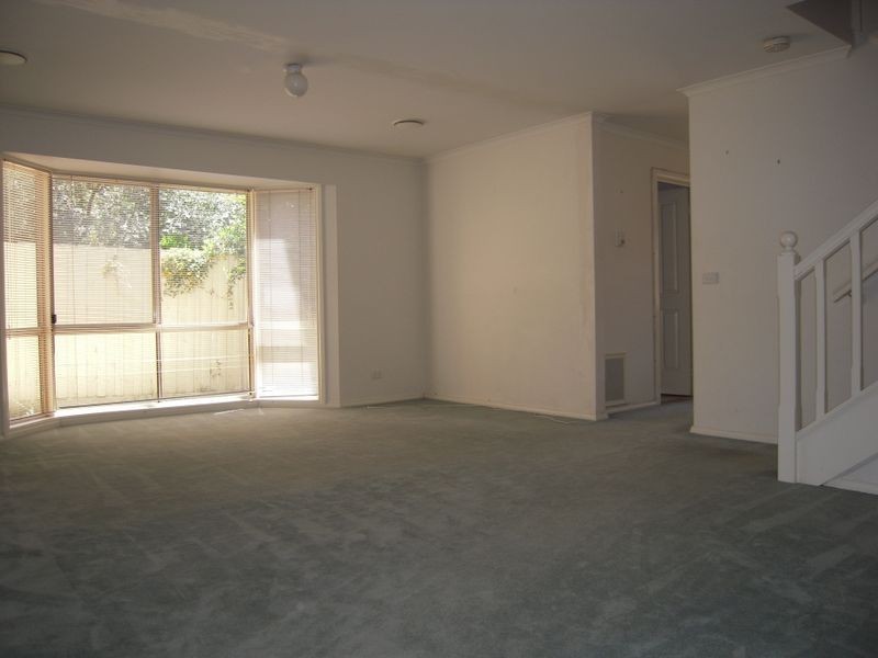 33 Botanic Walk, Mont Albert North VIC 3129