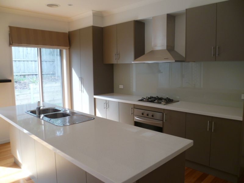 4/4 Saltbush Court, Rowville VIC 3178