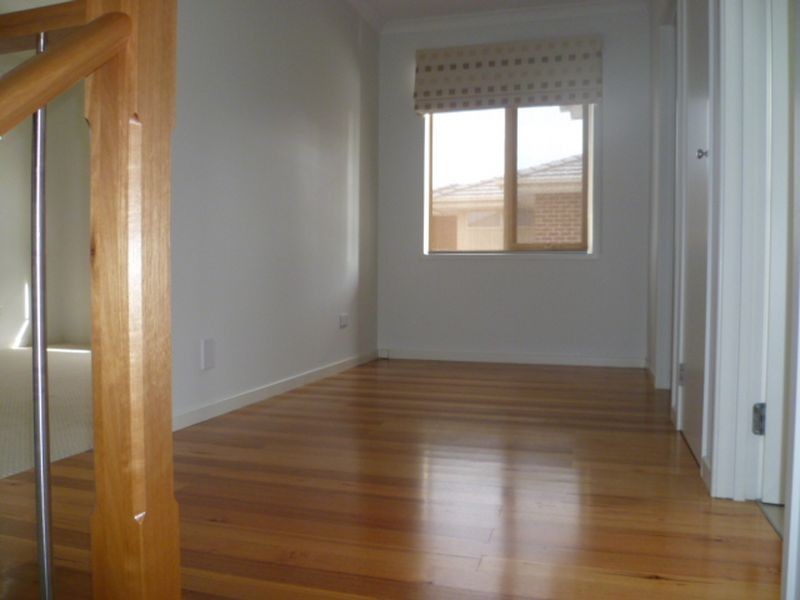 4/4 Saltbush Court, Rowville VIC 3178