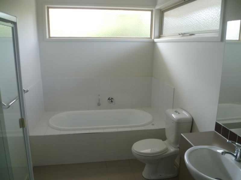 4/4 Saltbush Court, Rowville VIC 3178