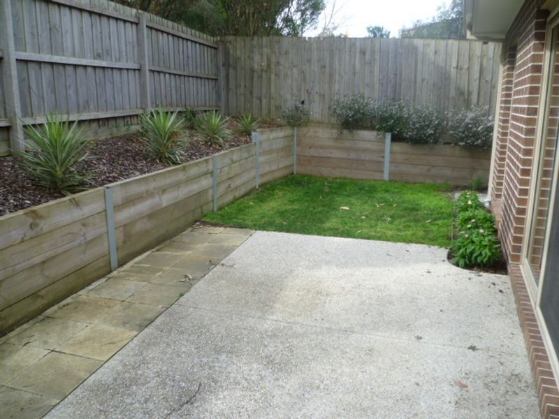 4/4 Saltbush Court, Rowville VIC 3178