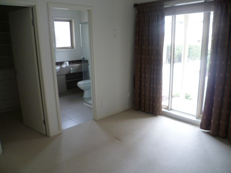 4/4 Saltbush Court, Rowville VIC 3178