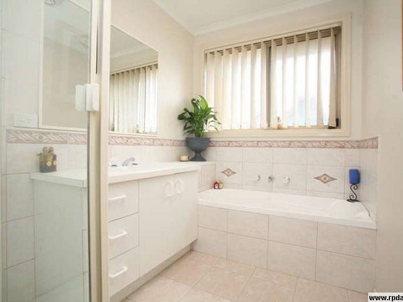 2/152 Dandelion Drive, Rowville VIC 3178