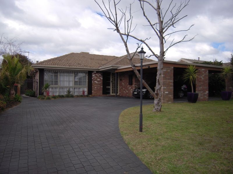 43 Mantung Crescent, Rowville VIC 3178