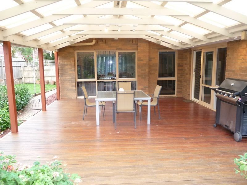 11 Chelmsford Court, Ferntree Gully VIC 3156
