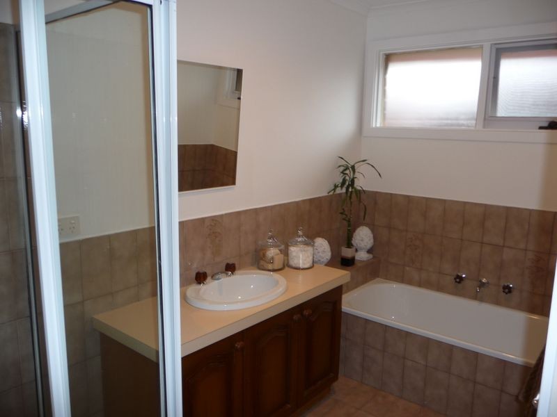 11 Chelmsford Court, Ferntree Gully VIC 3156