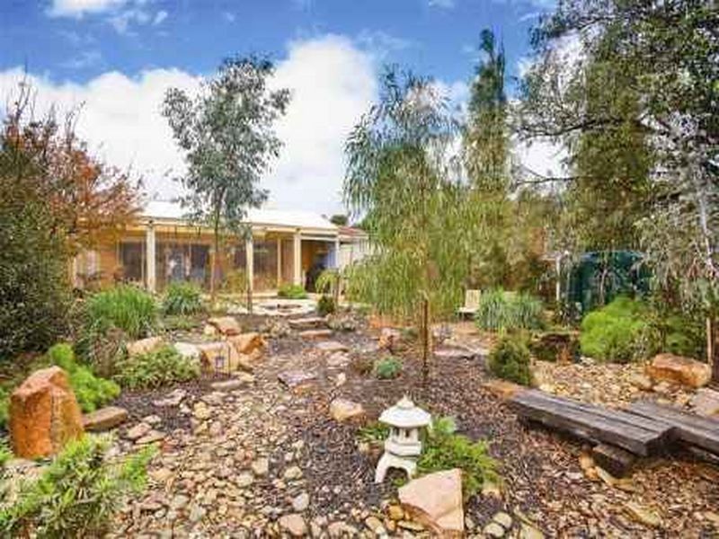 2 Huron Close, Rowville VIC 3178