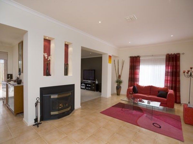 38 Whitecliffe Drive, Rowville VIC 3178