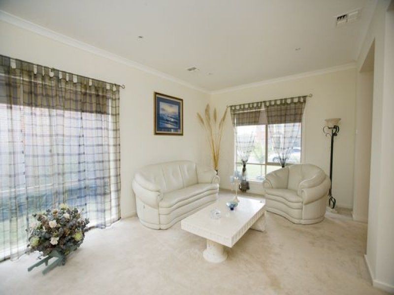 38 Whitecliffe Drive, Rowville VIC 3178