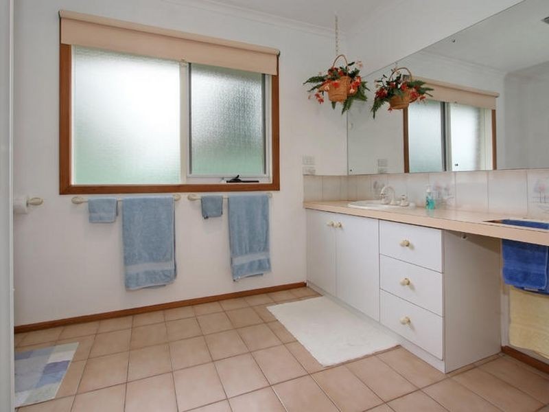 43 Willow Avenue, Rowville VIC 3178