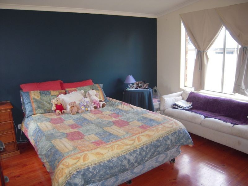 18 Stamford Crescent, Rowville VIC 3178