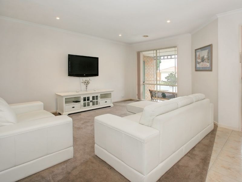 6 Lucy Hill Rise, Rowville VIC 3178