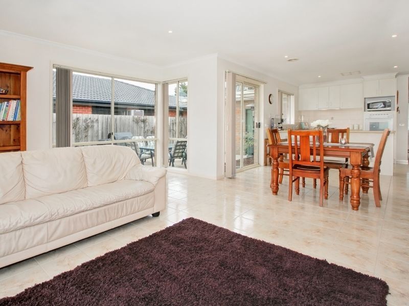 6 Lucy Hill Rise, Rowville VIC 3178