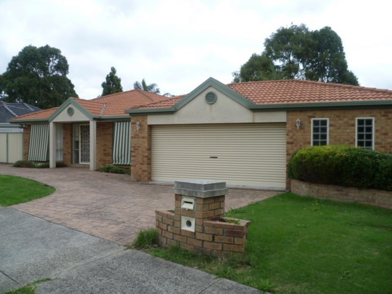 2 Cairn Curren Close, Rowville VIC 3178