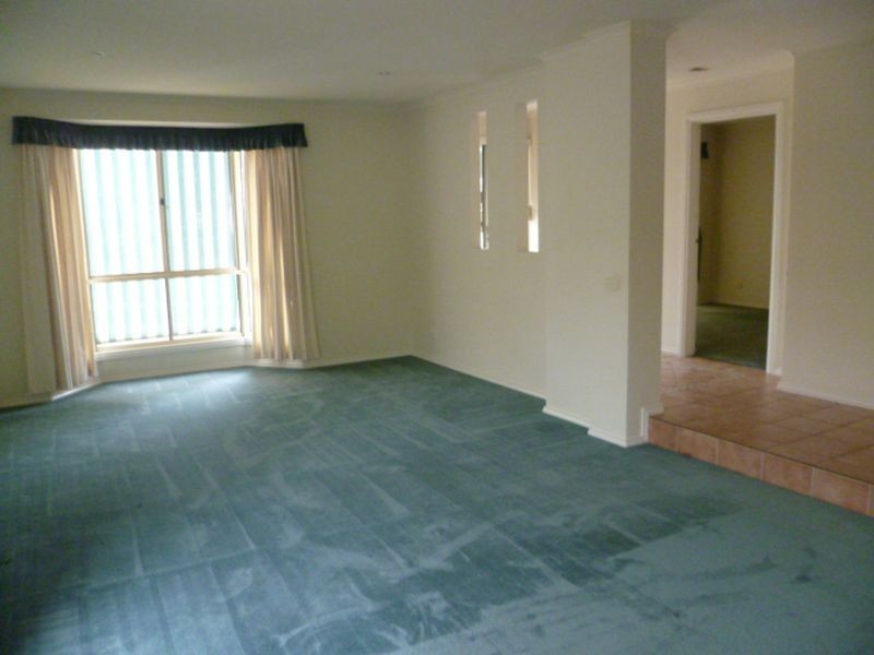 2 Cairn Curren Close, Rowville VIC 3178