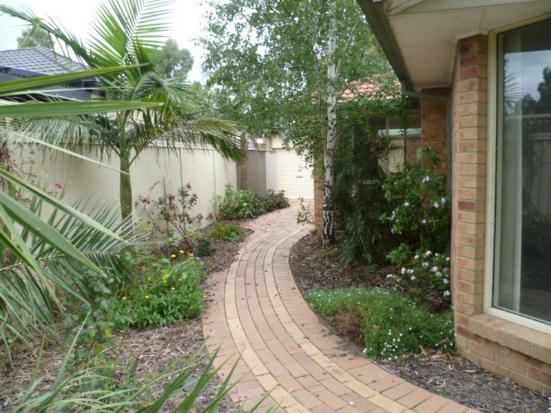2 Cairn Curren Close, Rowville VIC 3178