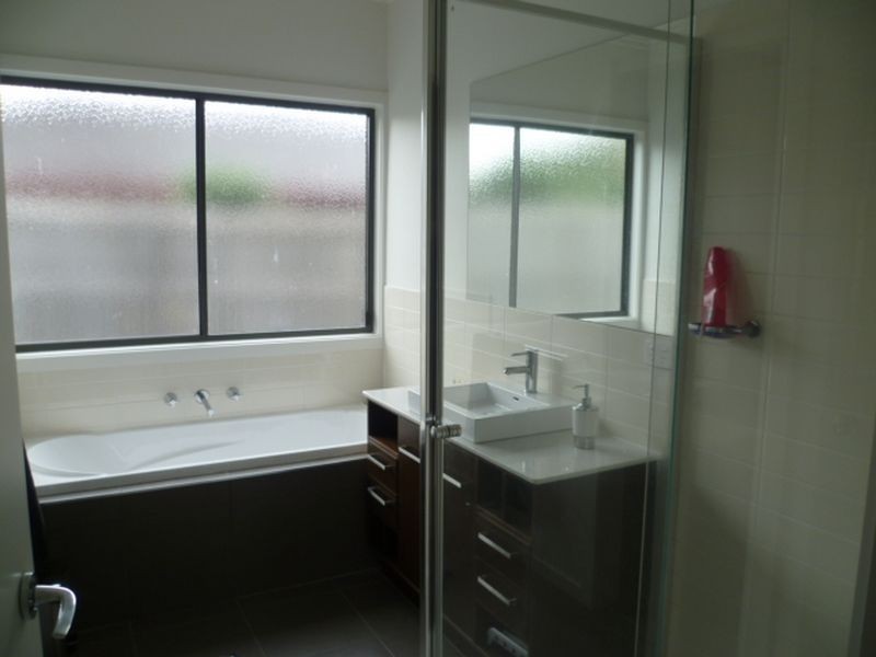 1/42 Commercial Road, Ferntree Gully VIC 3156