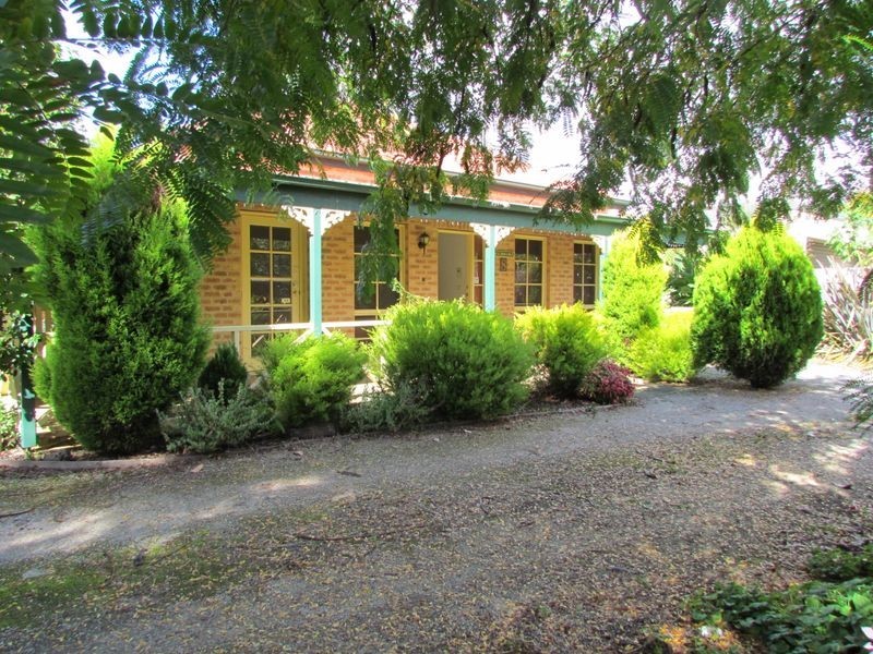 8 Cromwell Drive, Rowville VIC 3178