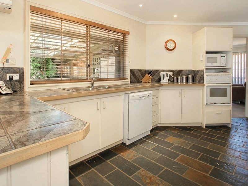 32 Stamford Crescent, Rowville VIC 3178