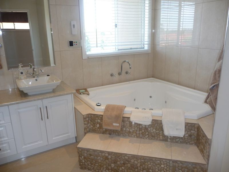 97 Quail Way, Rowville VIC 3178