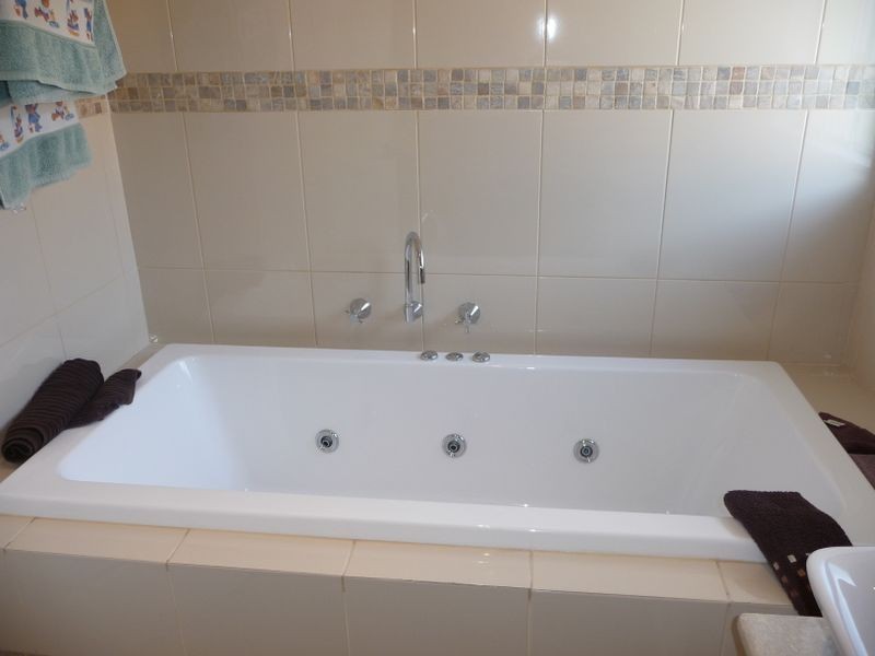 97 Quail Way, Rowville VIC 3178