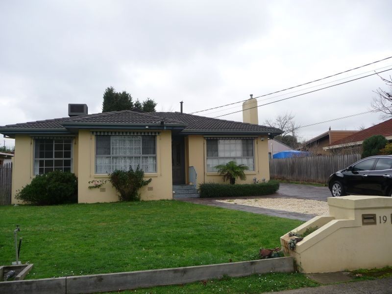19 Stamford Crescent, Rowville VIC 3178