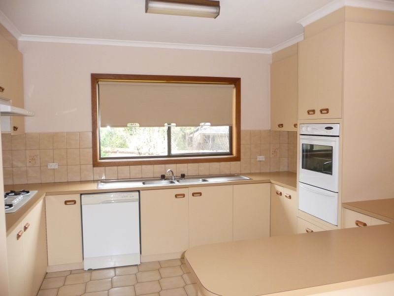 51 Taylors Lane, Rowville VIC 3178