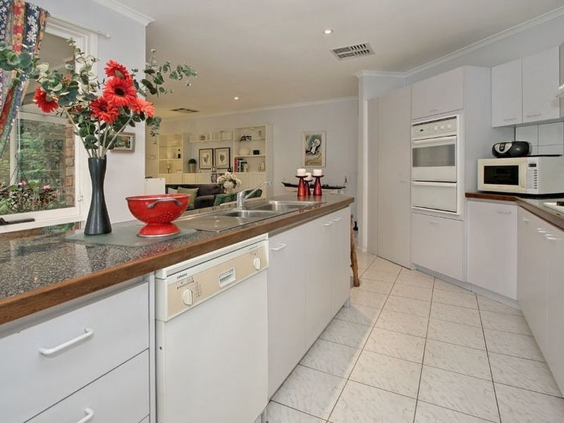 23 St John Place, Rowville VIC 3178