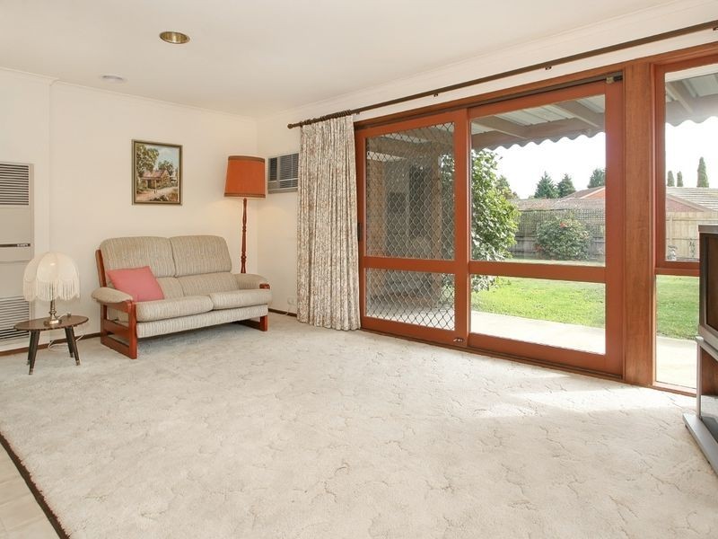 49 Dandelion Drive, Rowville VIC 3178