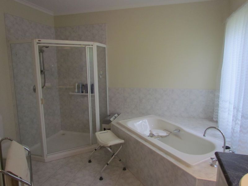 14 Grange Drive, Lysterfield VIC 3156