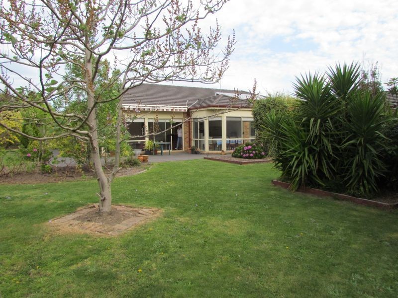 14 Grange Drive, Lysterfield VIC 3156